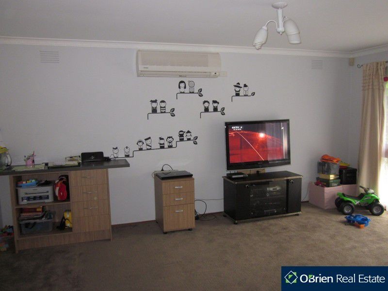 30 Mahon Crescent, Narre Warren VIC 3805
