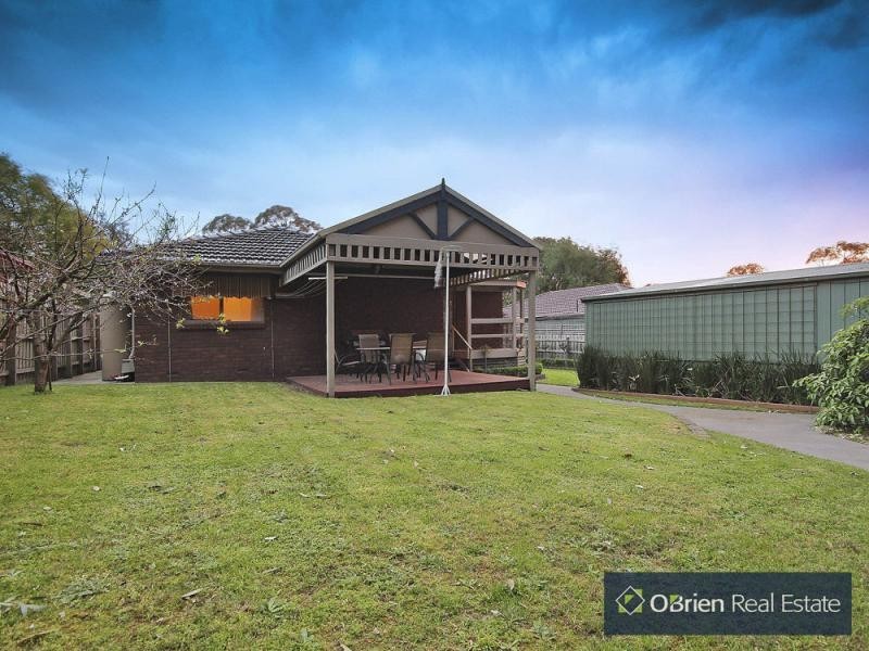 18 Rimfire Cresent, Cranbourne VIC 3977
