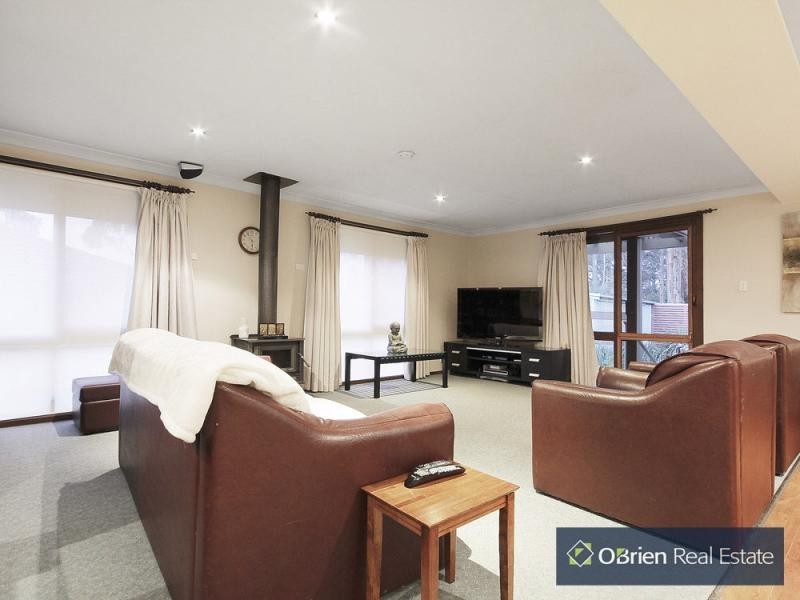 18 Rimfire Cresent, Cranbourne VIC 3977