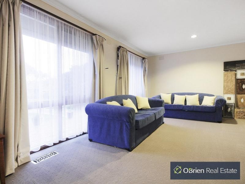 18 Rimfire Cresent, Cranbourne VIC 3977