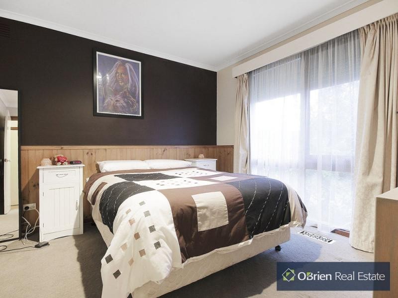 18 Rimfire Cresent, Cranbourne VIC 3977