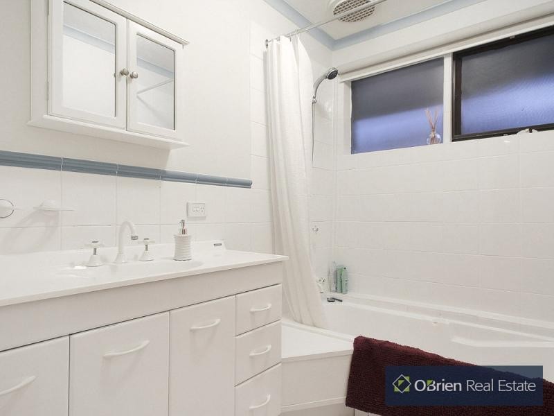 18 Rimfire Cresent, Cranbourne VIC 3977