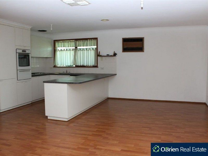 5 Kendari Court, Hampton Park VIC 3976