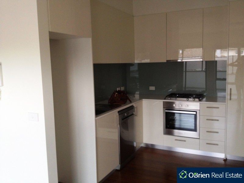 8/75 Lillimur Road, Ormond VIC 3204