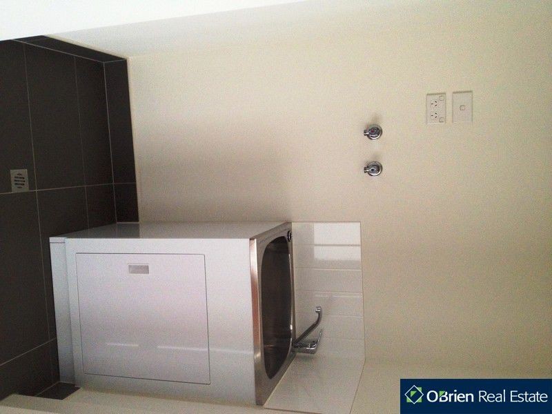 8/75 Lillimur Road, Ormond VIC 3204