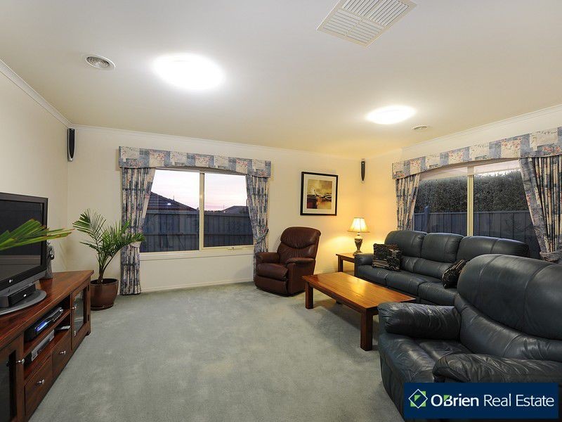 9 Bergamot Place, Berwick VIC 3806