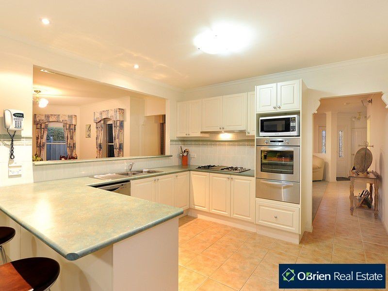 9 Bergamot Place, Berwick VIC 3806