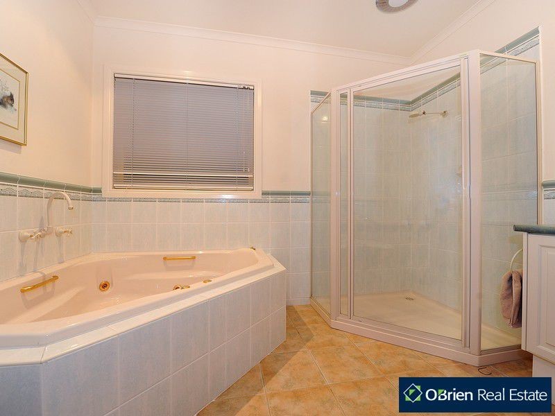 9 Bergamot Place, Berwick VIC 3806