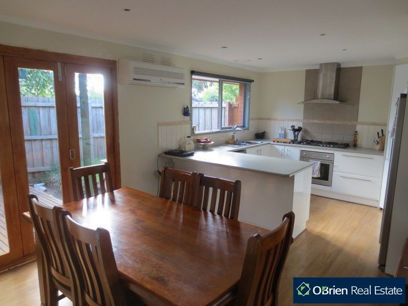 12 Farrer Close, Cranbourne VIC 3977