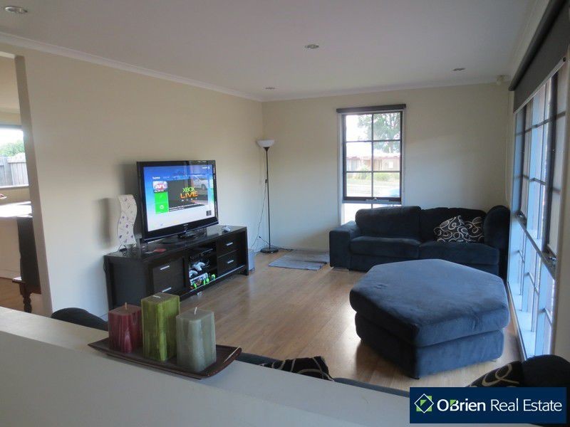 12 Farrer Close, Cranbourne VIC 3977