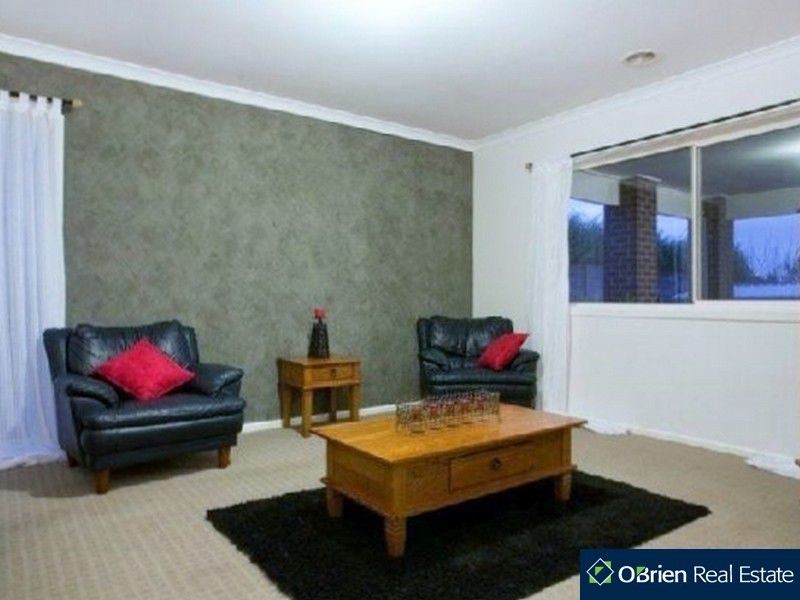 10 Charles Condor Drive, Berwick VIC 3806