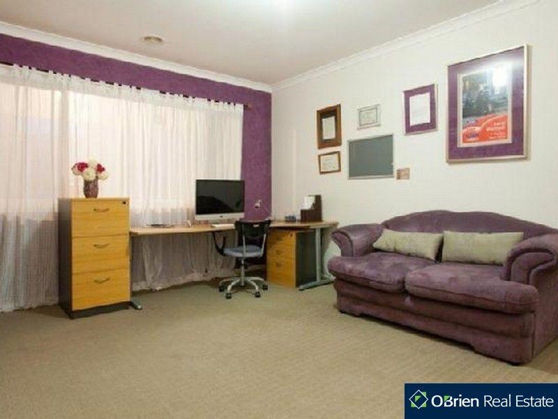 10 Charles Condor Drive, Berwick VIC 3806