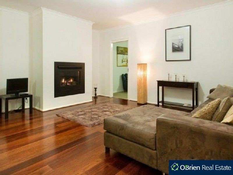 10 Charles Condor Drive, Berwick VIC 3806