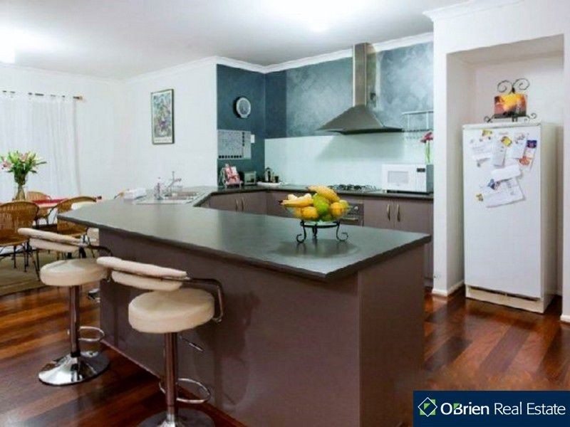 10 Charles Condor Drive, Berwick VIC 3806