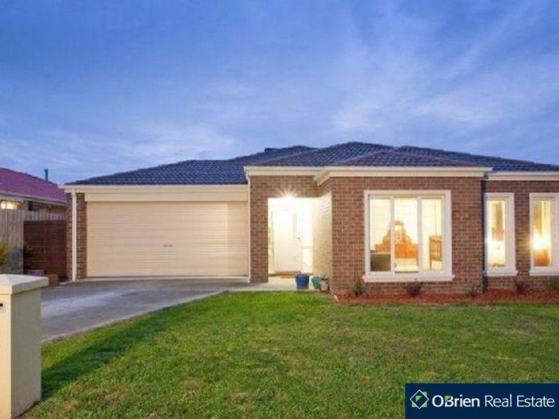 10 Charles Condor Drive, Berwick VIC 3806