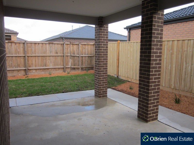 3 Barwon Street, Clyde North VIC 3978