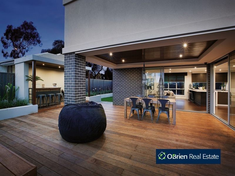 1 Bankton Avenue, Cranbourne East VIC 3977