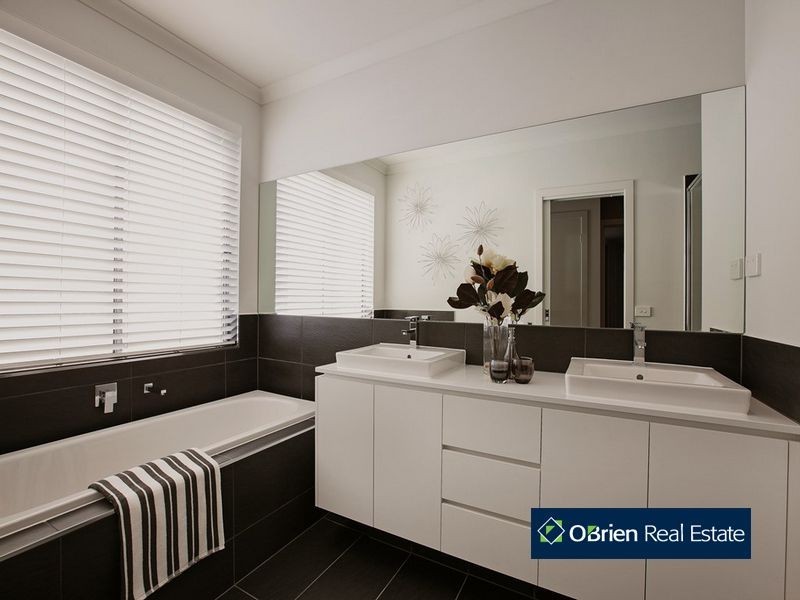 1 Bankton Avenue, Cranbourne East VIC 3977