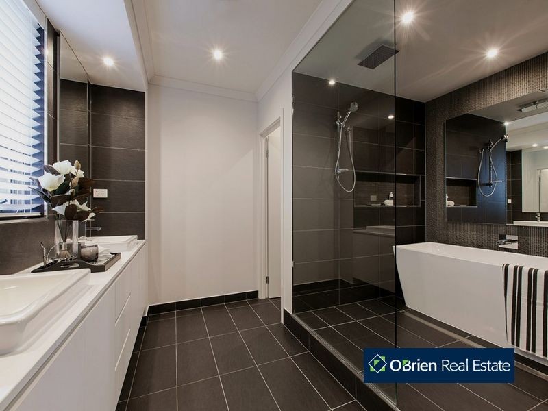 1 Bankton Avenue, Cranbourne East VIC 3977