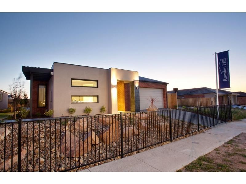 15 Alarah Boulevard, Cranbourne VIC 3977