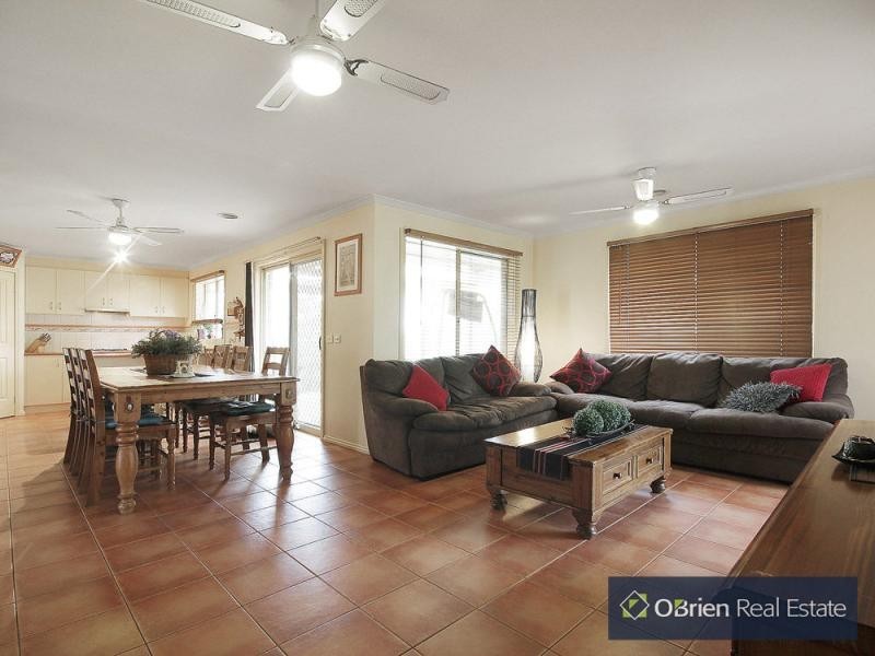 150 Sweeney Drive, Narre Warren VIC 3805