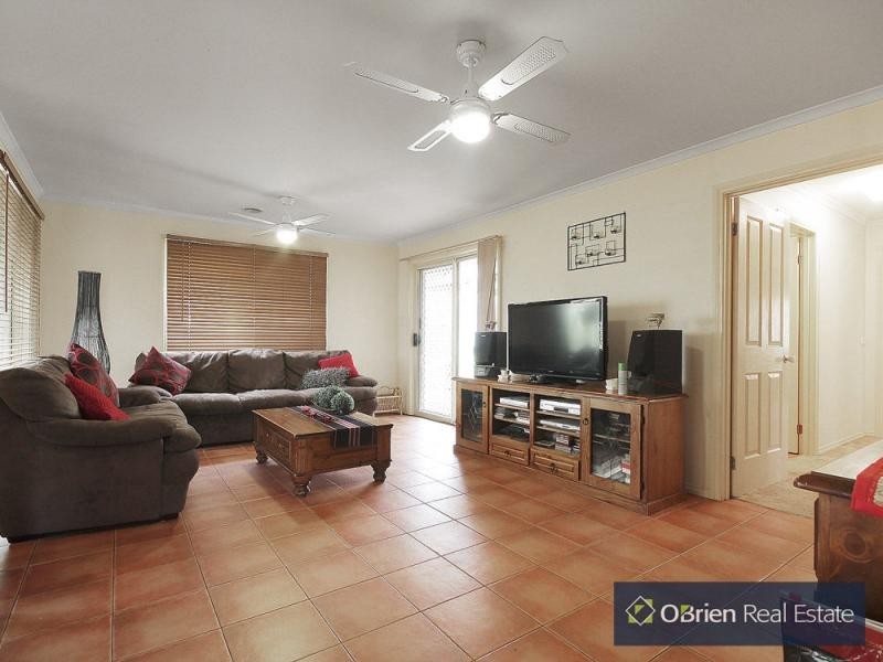 150 Sweeney Drive, Narre Warren VIC 3805