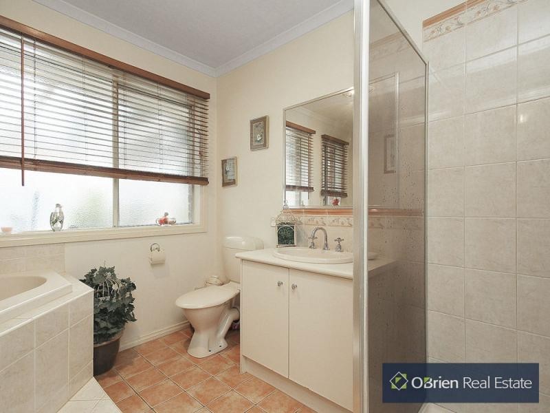 150 Sweeney Drive, Narre Warren VIC 3805