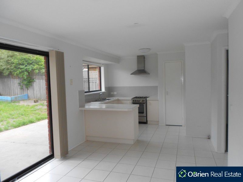 6 Taree Close, Pakenham VIC 3810