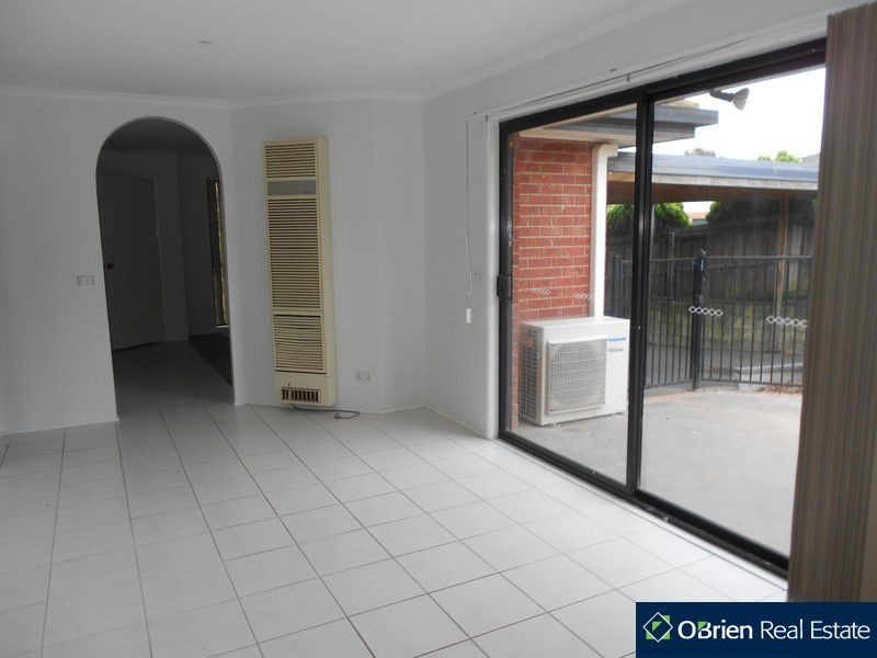 6 Taree Close, Pakenham VIC 3810