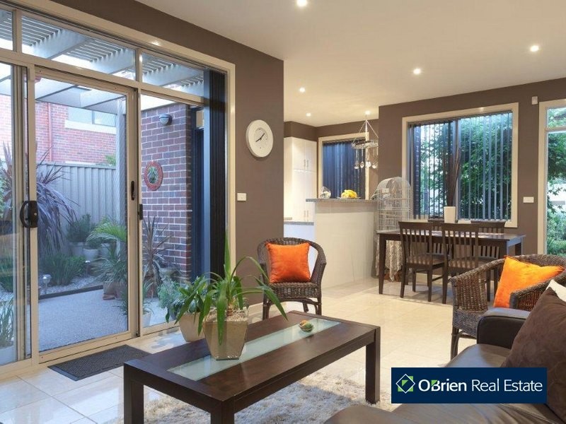 21 Flinders Chase, Pakenham VIC 3810