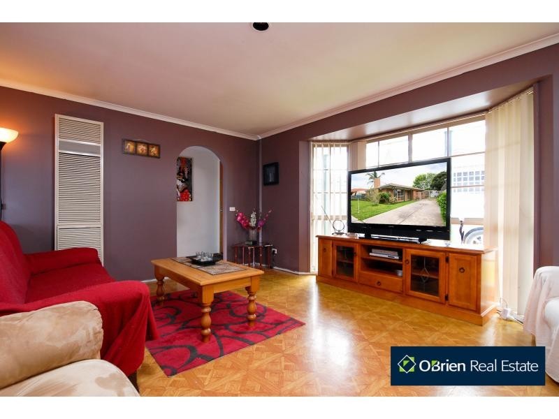 5 Crystal Gardens, Cranbourne West VIC 3977