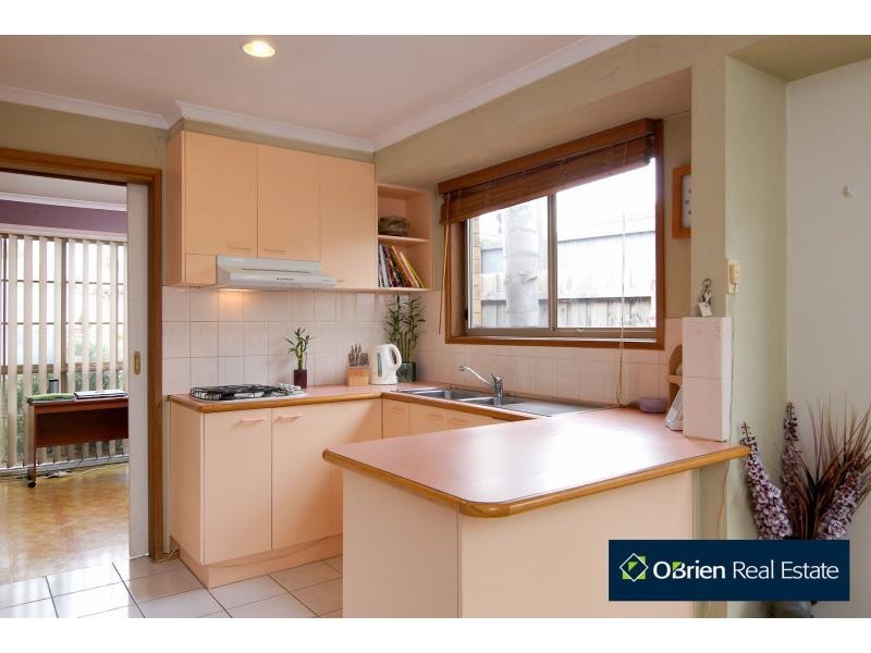 5 Crystal Gardens, Cranbourne West VIC 3977
