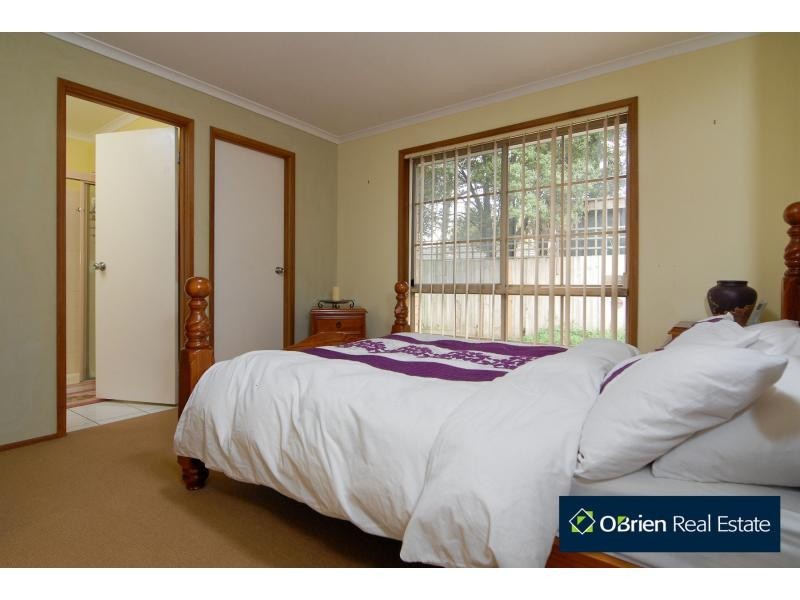 5 Crystal Gardens, Cranbourne West VIC 3977