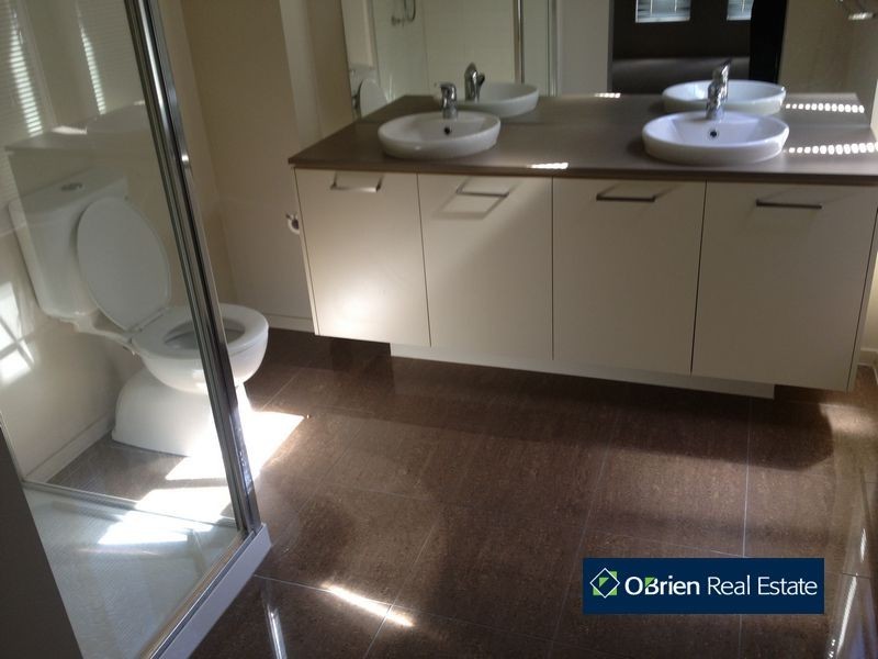 5 Goulburn Place, Pakenham VIC 3810