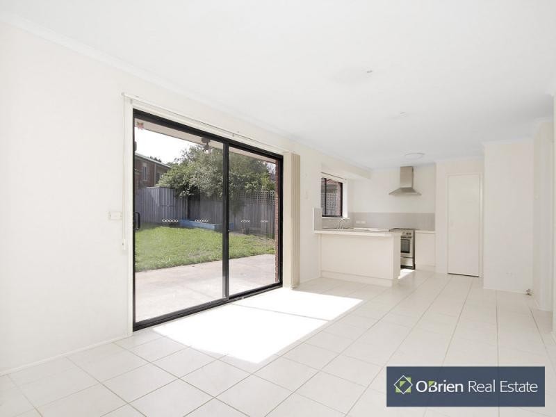 6 Taree Close, Pakenham VIC 3810