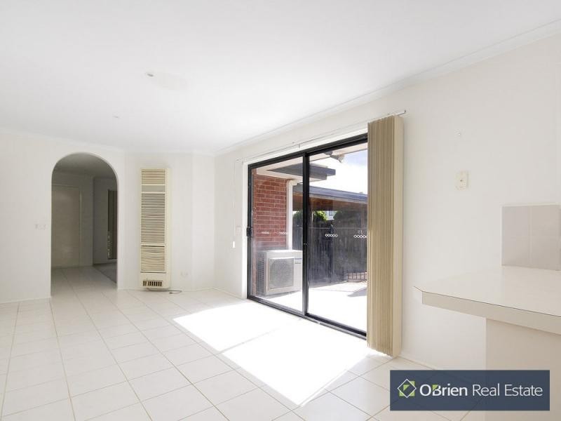 6 Taree Close, Pakenham VIC 3810