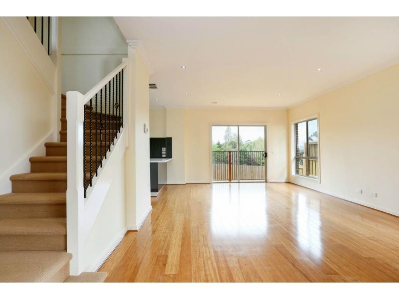 2/6-8 Innes Court, Berwick VIC 3806