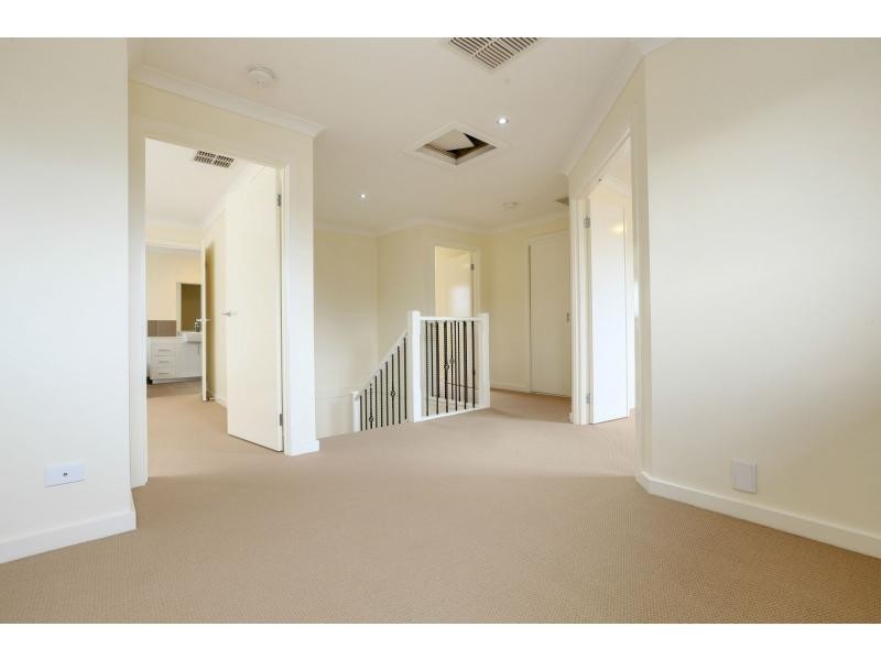 2/6-8 Innes Court, Berwick VIC 3806