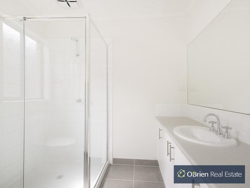 L12 Botham Crescent, Pakenham VIC 3810