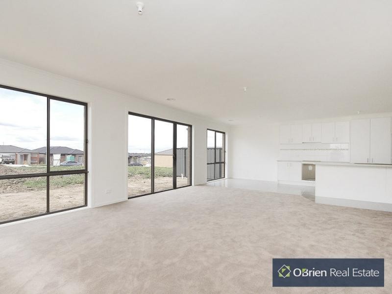L12 Botham Crescent, Pakenham VIC 3810