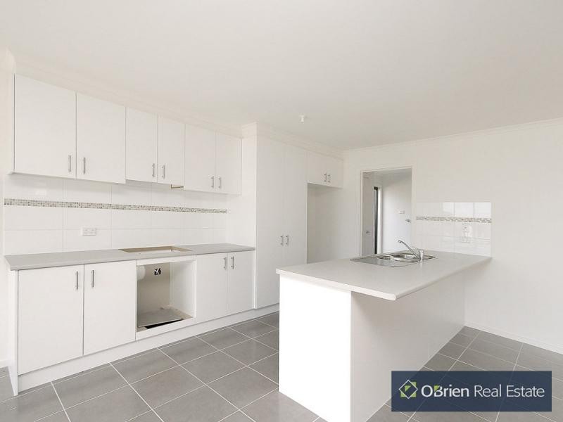 L12 Botham Crescent, Pakenham VIC 3810