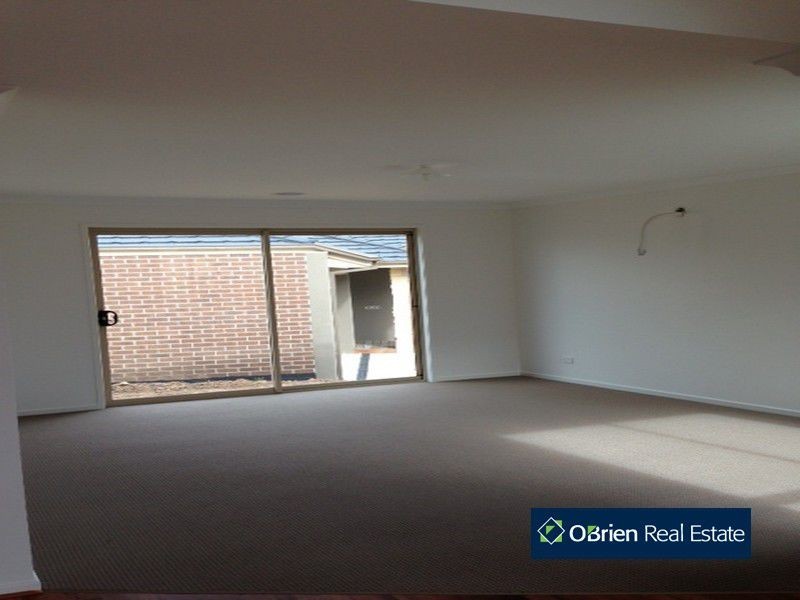 7 Clendon Drive, Officer VIC 3809