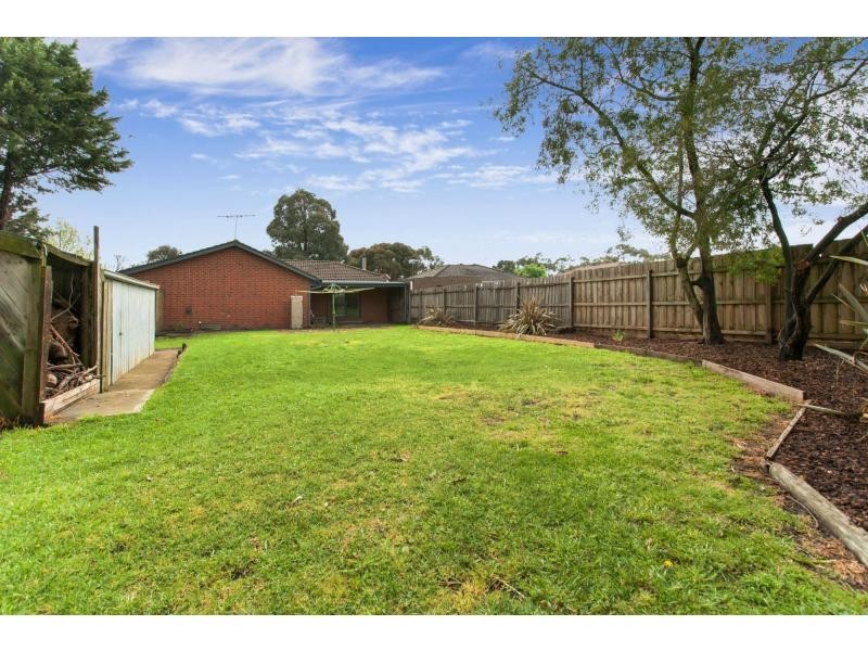 16 Upton Crescent, Narre Warren VIC 3805