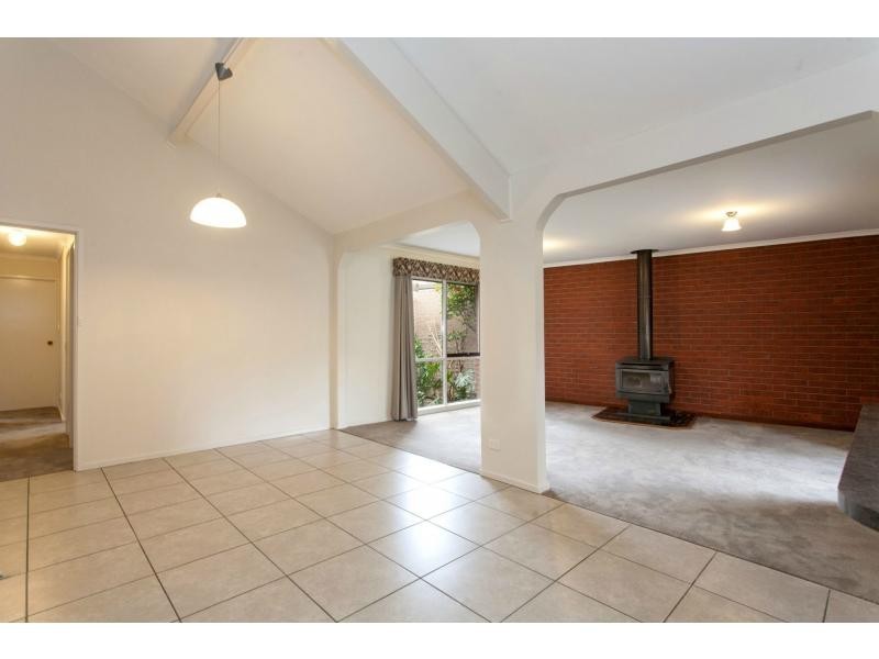 16 Upton Crescent, Narre Warren VIC 3805