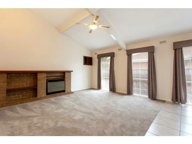 16 Upton Crescent, Narre Warren VIC 3805