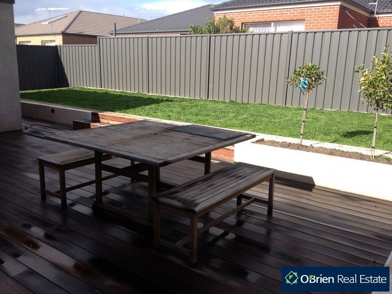 13 Willowdale Drive, Cranbourne North VIC 3977