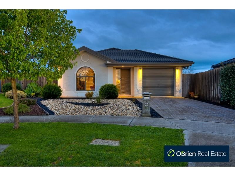 8 Chin Court, Berwick VIC 3806