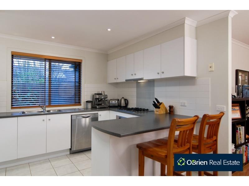 8 Chin Court, Berwick VIC 3806