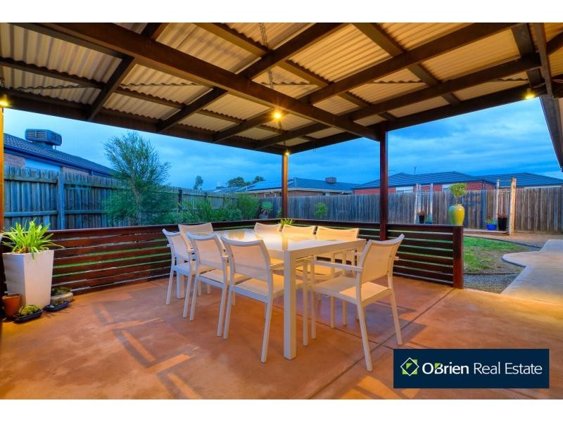 8 Chin Court, Berwick VIC 3806