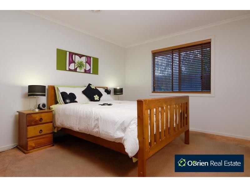 8 Chin Court, Berwick VIC 3806